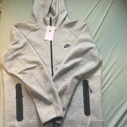 *BRAND NEW* Nike Tech Fleece *Dm me for more information*