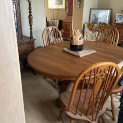 Dining Room Table Like New