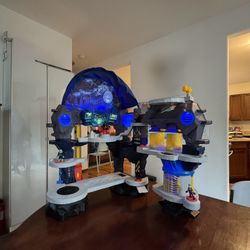 Imaginext DC Super Friends Batcave Playset