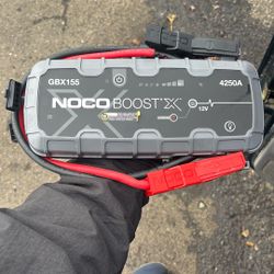 Power Bank And Jump Starter 4250amp Starts 8l Diesel 10l Gas