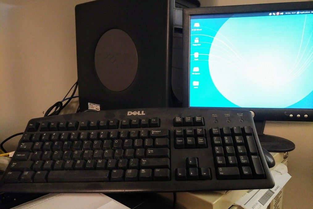 Vintage Dell computer with monitor mouse keyboard