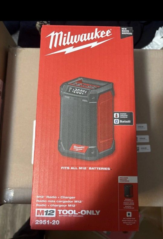 Milwaukee M12 Bluetooth Radio Speaker 