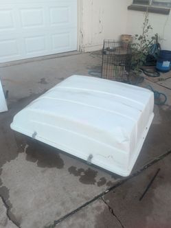 Vehicle cargo box