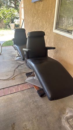 Black Vinyl Reclining Treatment Chair