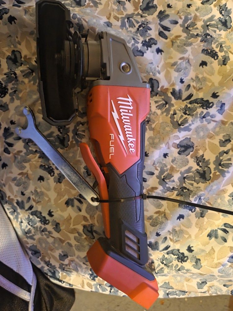 Milwaukee  Fuel Grinder 