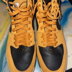 Dunk High 'Dark Curry' Nike SNKRS