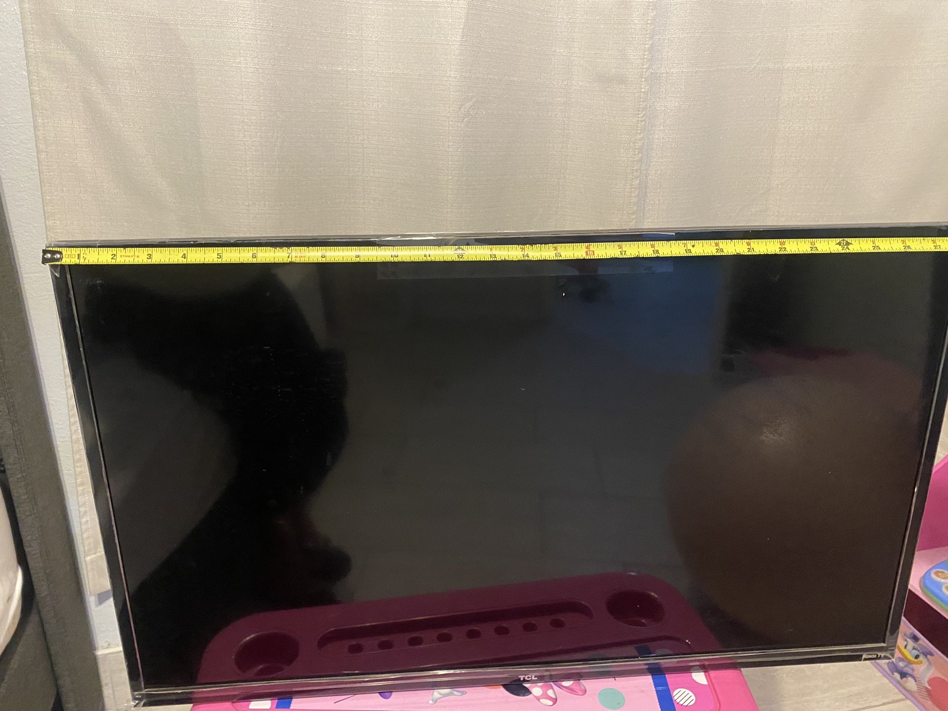 TCL Roku Tv 32 “ With Wall Mount 