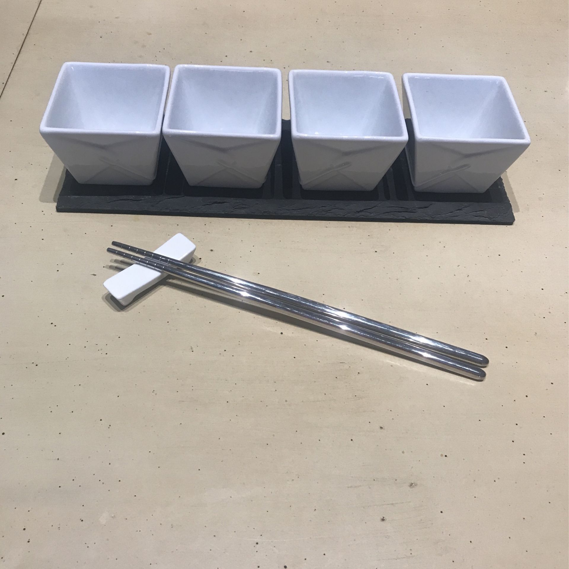 Tabletops Gallery Set of 4 Capri Porcelain Mini Takeout Boxes w/ Slate Tray