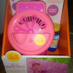 Party Battery operated Bubble Maker! 4 light colors! New in the box! 