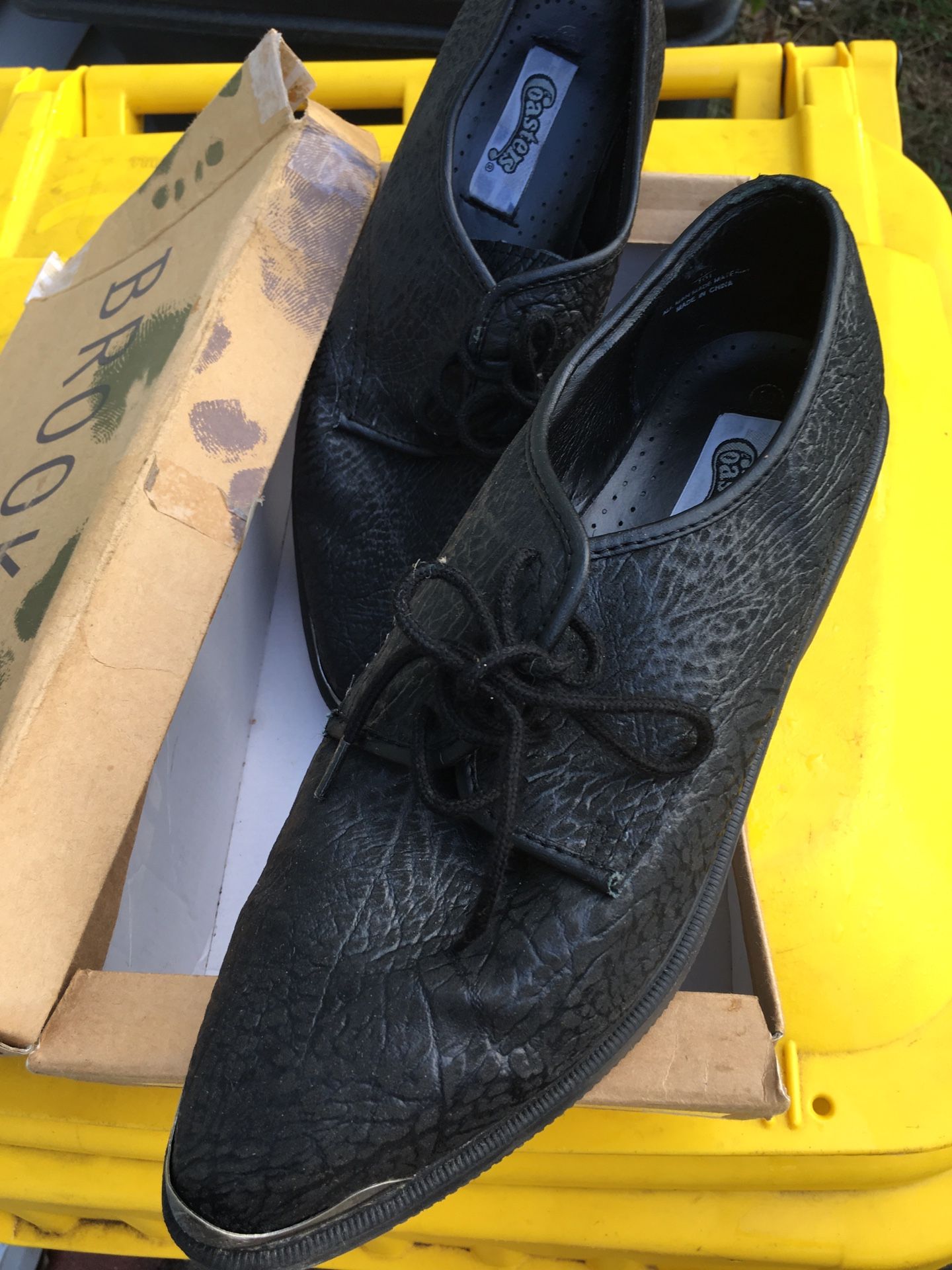 LNEW lather shoes size 10 only 20$ Firm