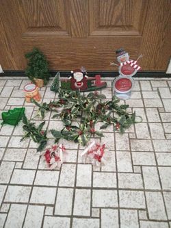 Miscellaneous Christmas Decorations For One Low Price 