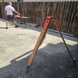 Surveier Stand