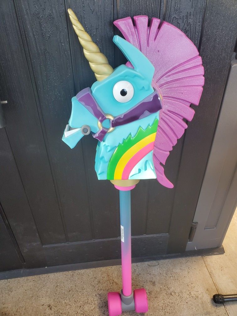 Fortnite Unicorn Pickaxe Prop