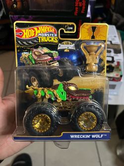 HOT WHEELS MONSTER TRUCKS TROPHY CHAMPIONS WRECKIN WOLF MONSTER TRUCK NEW 2026.