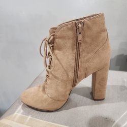Tan heel boots