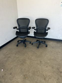 Multiple Herman Miller Aeron Chairs Size B