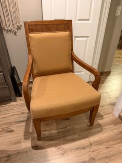Accent chair