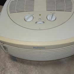 Holmes HAP2400B Air Freshener / Cleaner 3-Speed with Carbon Filter Works Great