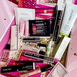 The Limited Edition Mary Kay 12 Days Of Faves- New In Box