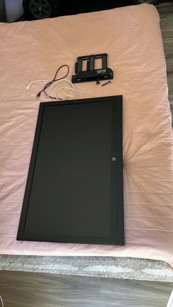 TV 45”and TV Wall Mount (both)