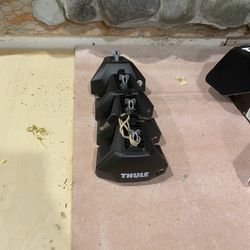 Thule Roof Rack Towers # 7170xx