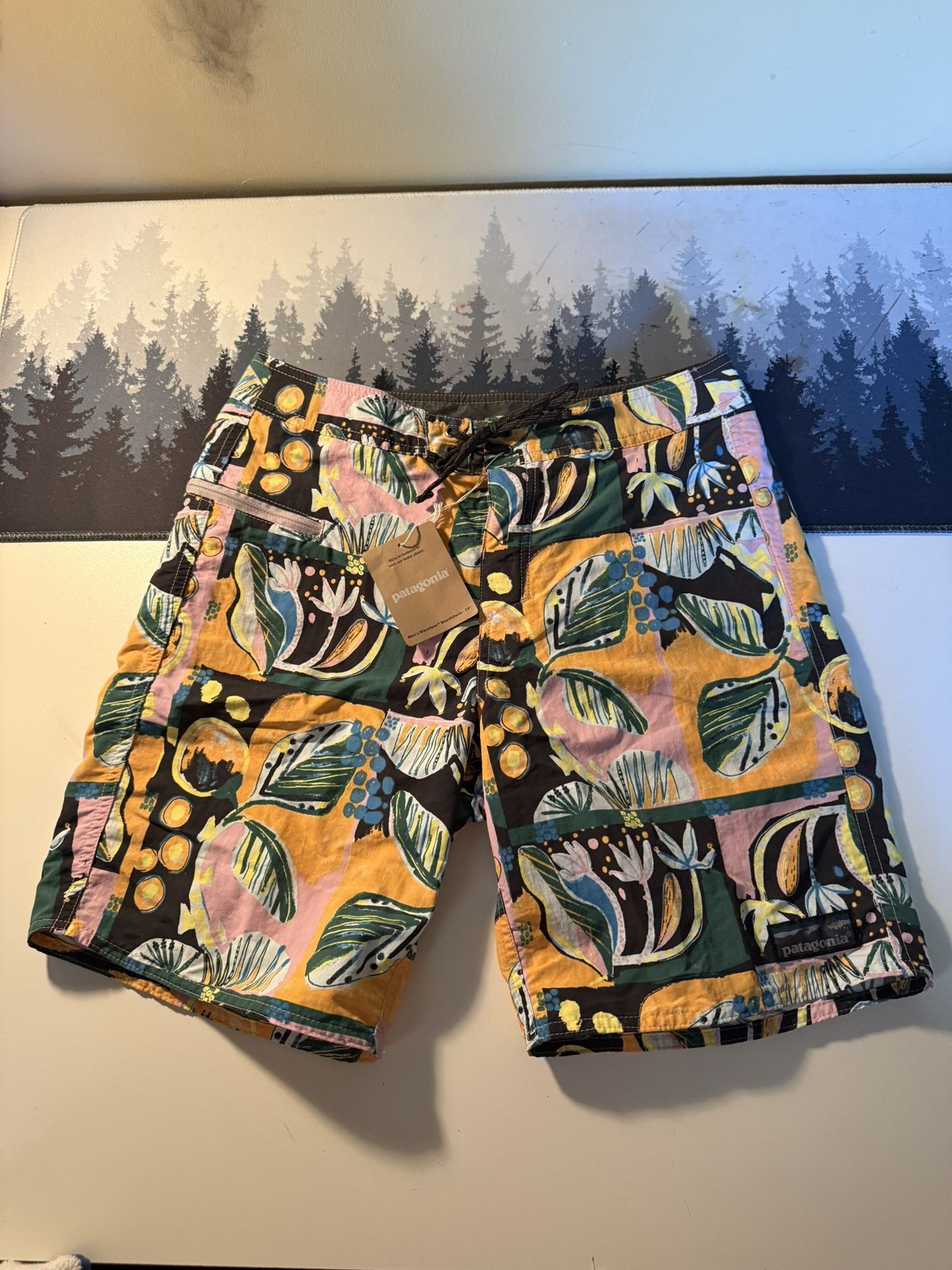 Patagonia Wavefarer Boardshorts Size 28 - New with Tags