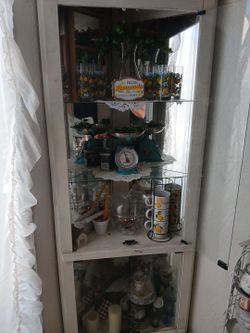 Corner cabinet