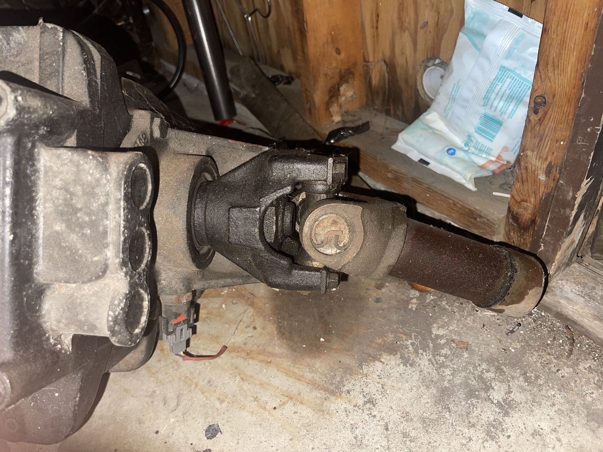 465 munsie 4 speed transmission. fits 350 small and big block chevy