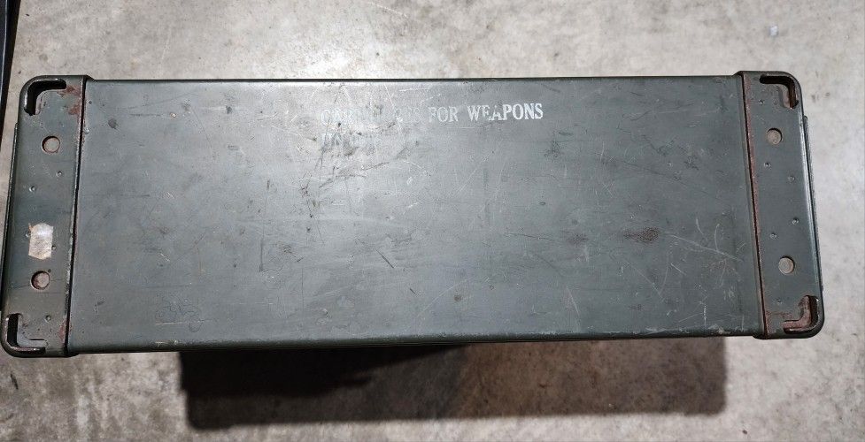 Military Ammo Can. 40 mm Ammo Can 32 Round Capactiy