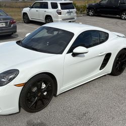 2022 Porsche 718 Cayman