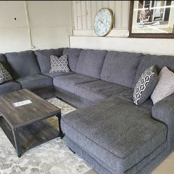 Slate Gray 3 Piece Sectional with Chaise/Polyester Upholstery/5 Decorative Pillows