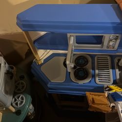 Toy kitchens & Batman Castle 