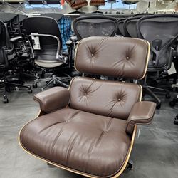 100% AUTHENTIC HERMAN MILLER EAMES LOUNGE CHAIR WITH OTTOMAN
