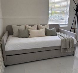 Double Twin bed roll out day bed
