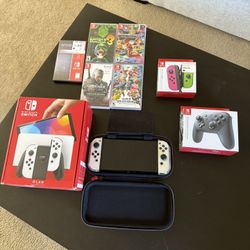 Nintendo Switch Oled 3 extra controllers and many games.