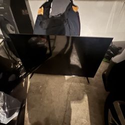Roku TV 45"