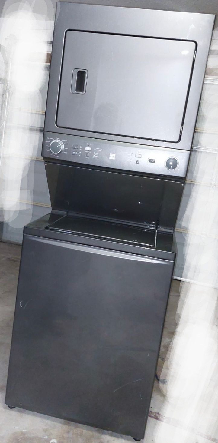  Stackable Kenmore Washer And Dryer (GAS).