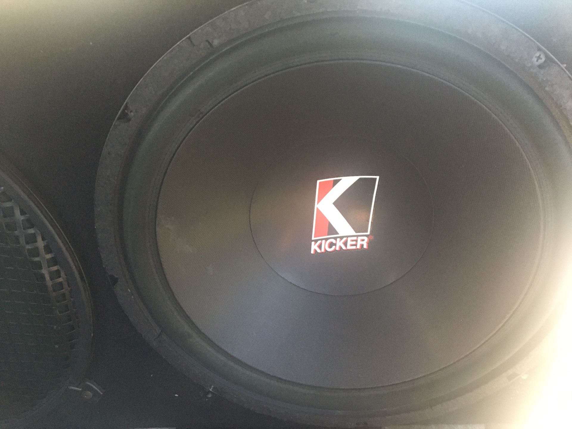 2 kicker speakers 15 and amp