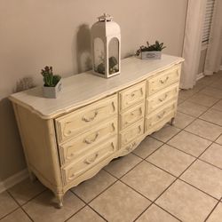 Dresser/buffet 