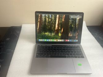 Apple Macbook Pr 3 ports i5 2.4GHz 8GB RAM 512GB SSD Space Gray  13-inch (2019) in Graphics 655 	•	Touch Bar & Touch ID 	•	4 × Thunderbolt 3 / USB-C P