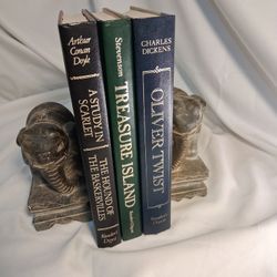 elephant book ends