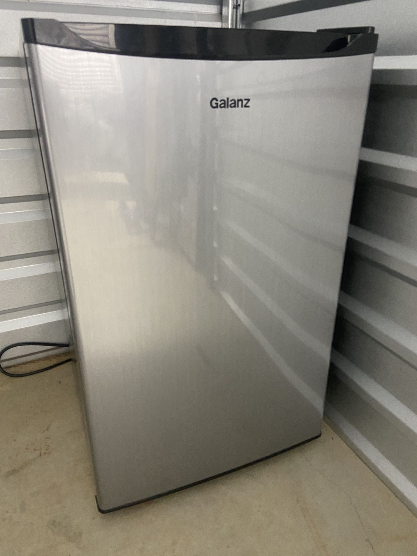 Galanz 4.3Cubic Ft mini fridge