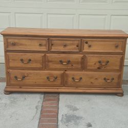Dresser W/8 Drawers Pre-owned Good Condition, Please Read The Description. 