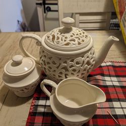 Teapot Set, New Cups, Glass Decor, Great Condition 
