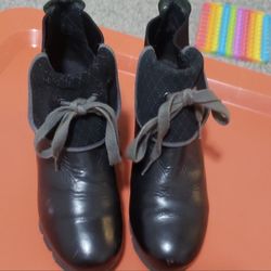 Merrell Women’s Boots Size 8 Blk & Olive Green 