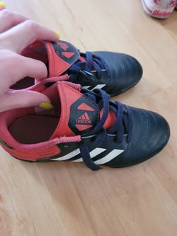 Boys Soccer Shoes Sz 2