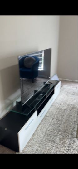 📺 Modern TV Stand – Excellent Condition, Stylish & Functional!