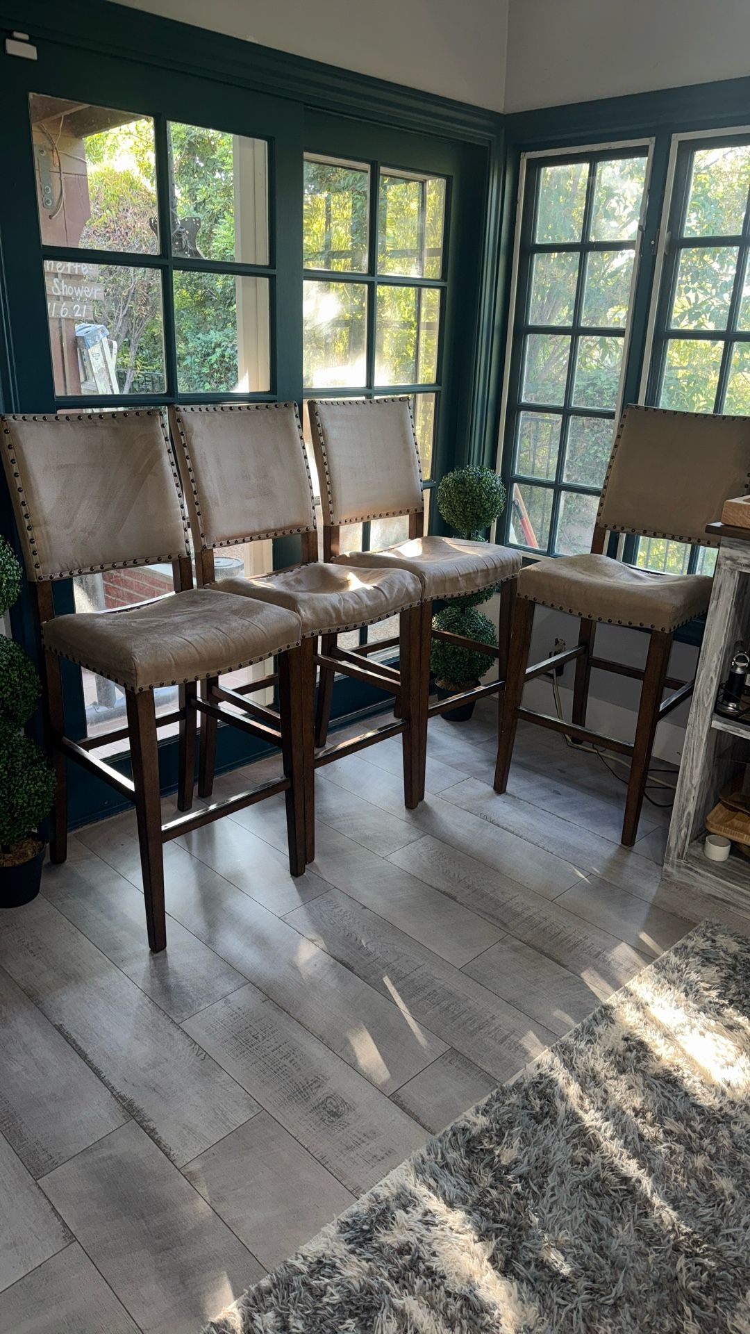 4 bar stools