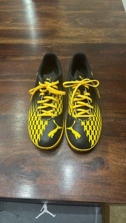 Puma Soccer Flats Men’s Size 9