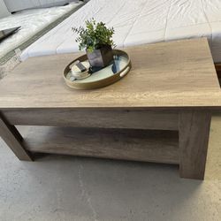Modern Wood Coffee Table – Great Condition